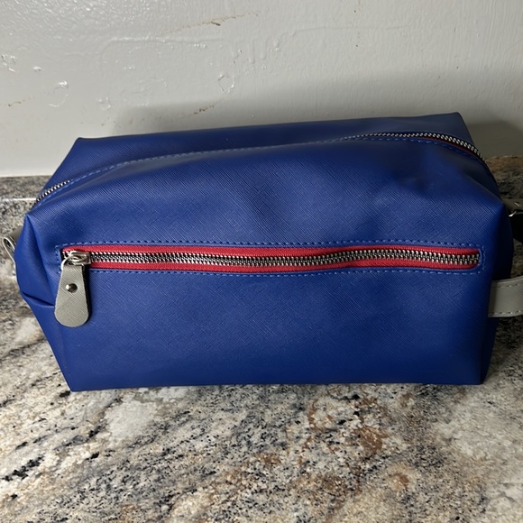 Rae Dunn Dizmos. travel / toiletry bag for men. New without tags - Picture 6 of 8